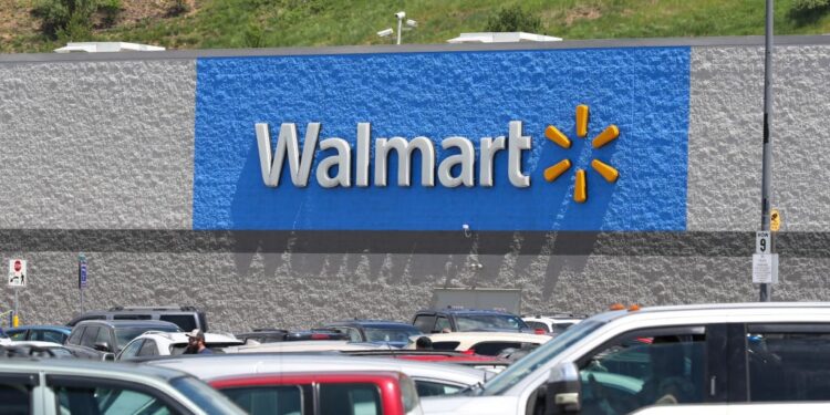 Walmart Denies Tariffs Caused Reinstatement of “Basket Fee”