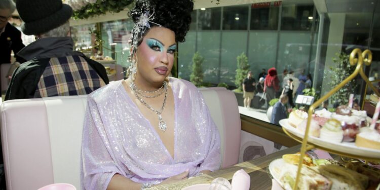 DeJa Skye’s Near-Fatal Weight Loss Surgery: A Wake-Up Call for Self-Care and Caution