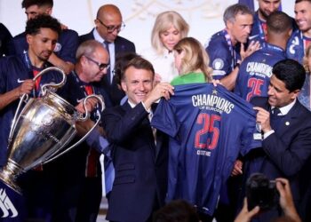 Macron Hosts PSG at Élysée Palace After Historic Champions League Triumph